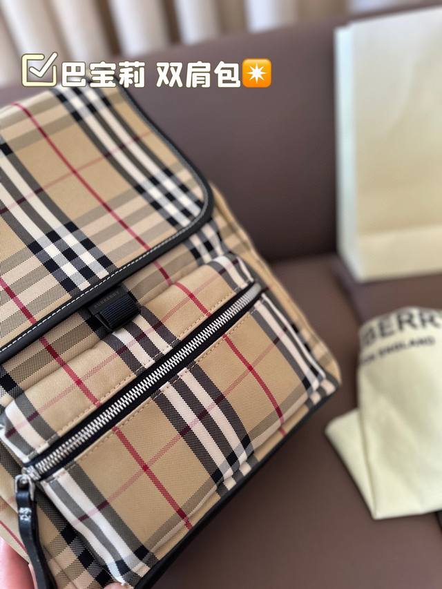 Burberry backpack classic fabric feels super nice, steady and generous! You won't choose the wrong one! Size 23 * 33