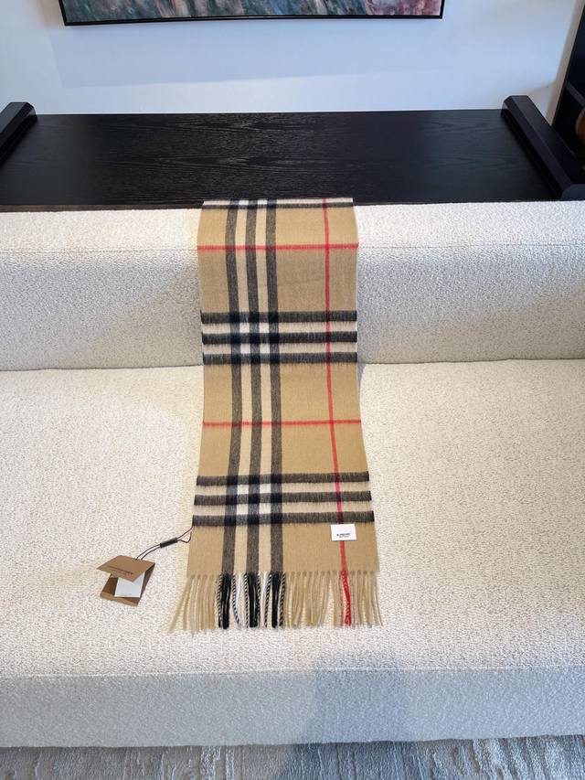 Gift box+5 Burberry plaid scarf is really amazing! Fashionable, unique, and warm with a perfect concave design to create an atmosphere. Don't miss out if you love personalized fashion! 100% sheep wool soft touch