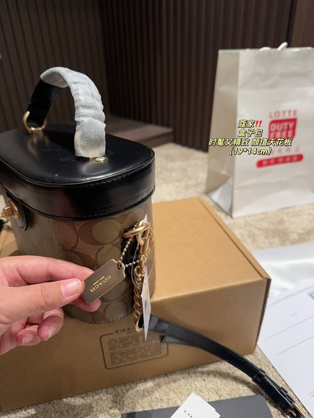 Box size 19.14 Coach box bag, full of Coach aura, can be carried by hand or slung diagonally, fashionable and exquisite appearance ceiling: