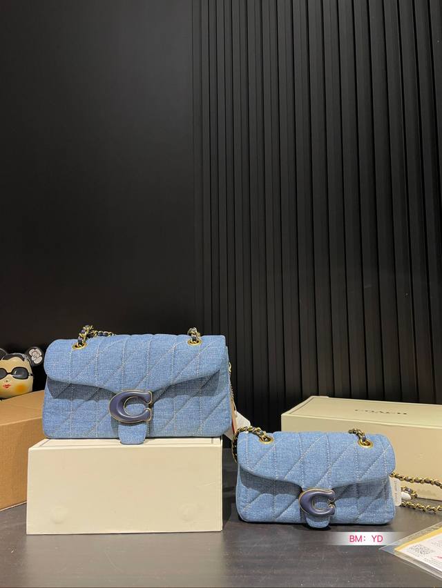 Small size, large size with folding box Coach Coach new denim retro and fashionable, lightweight new denim series is also cool, very suitable for spicy girls to carry. Size: large 27 * 14, small 21 * 11: