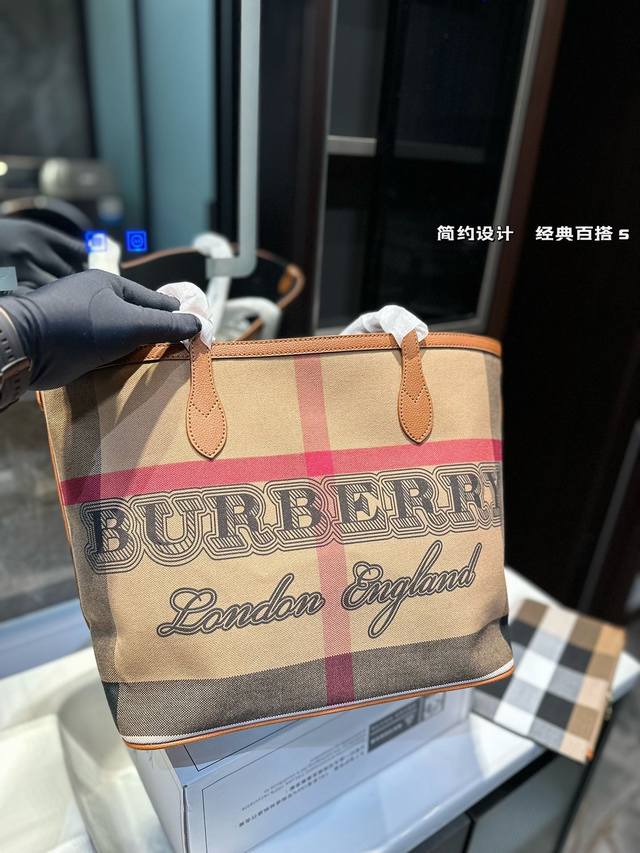 Burberry shopping bag classic temperament big brand shopping bag is really too classic. It looks good on the back no matter how it is carried, and the quality is super good. Imported fabric Pk counter quality, beautiful girl must be kept while in sto