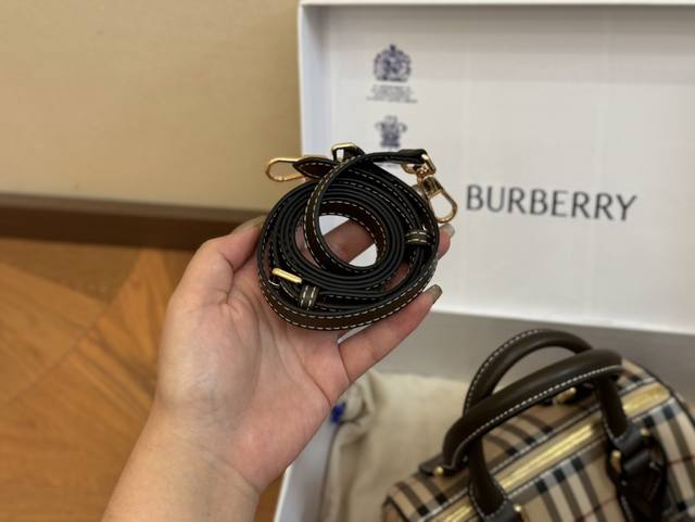 Box Size: 20.13Cm Burberry | Knock Cute Pillow Bag~Multi color, Hand carried Crossbody Matching~