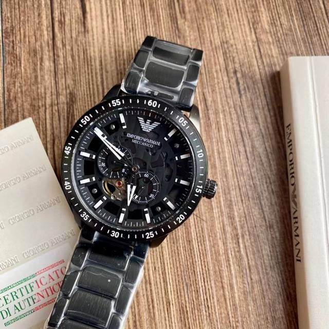 Armani ar60054 silver hollowed out diamond inlaid perspective automatic mechanical watch! Hollow perspective window, with texture pointers and sharp lines that leap into the hand! The black dial paired with a 316 steel strap bracelet is grand and bea