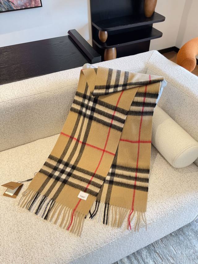 Gift box+5 Burberry plaid scarf is really amazing! Fashionable, unique, and warm with a perfect concave design to create an atmosphere. Don't miss out if you love personalized fashion! 100% sheep wool soft touch