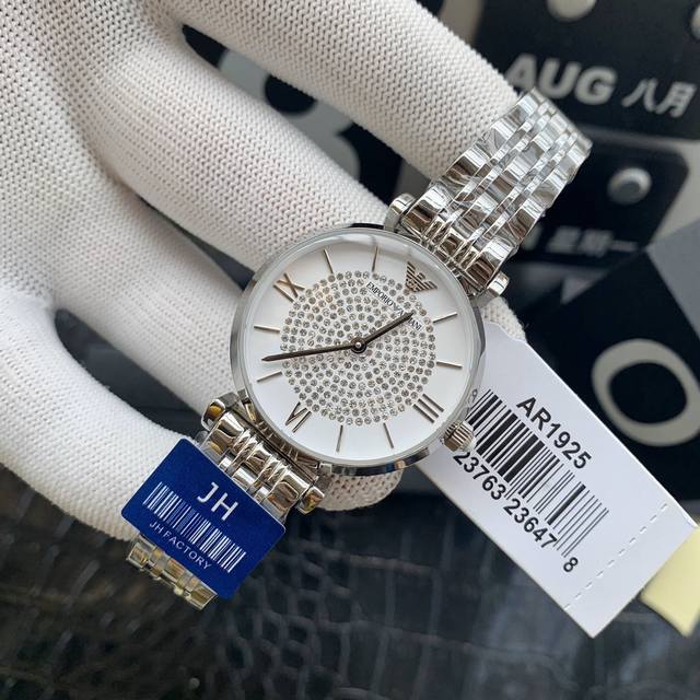 The original Armani Starry Sky women's watch model ar1926 features a gold and Ar1925 silver dial with a diameter of 32mm and a 316 stainless steel strap. Armani Starry Sky's diamonds are made of imported Swarovski crystal diamonds, including regular