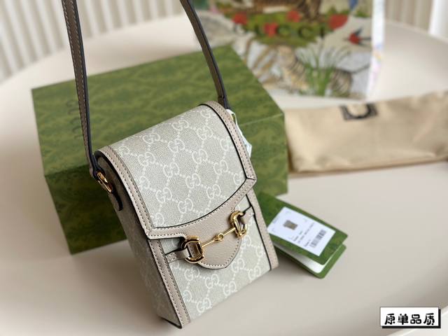 The full package Gucci1955 mobile phone bag was originally intended for those who wanted to go into the tiger head chest bag and were ready to pay. As soon as they turned around and saw this phone bag, they immediately fell in love with the love cabi