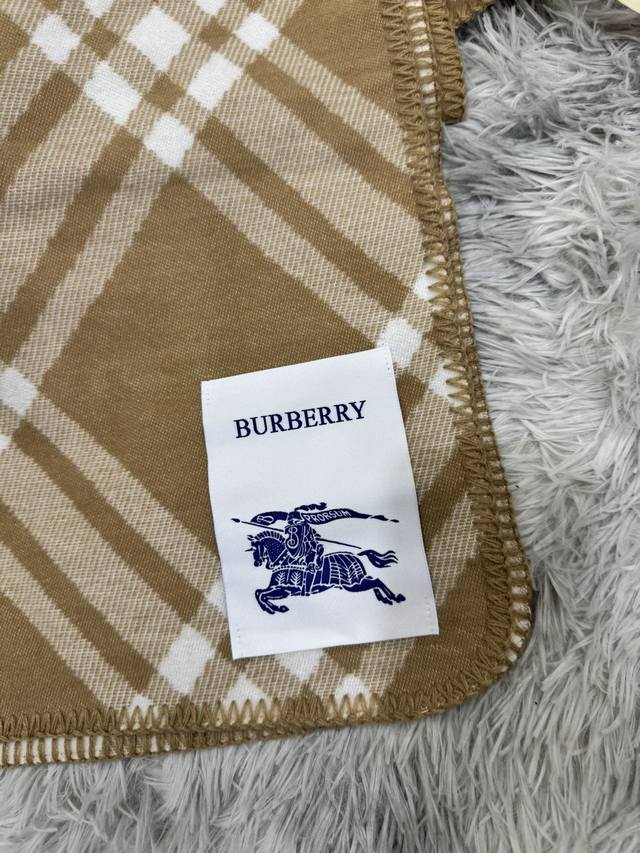 New scarf, Burberry. Original beautiful item, classic explosive item, returns to the forefront. Burberry's new imported Nepalese cashmere top embroidery scarf is definitely a screaming quality fashion brand's top design Essential high-end products fo