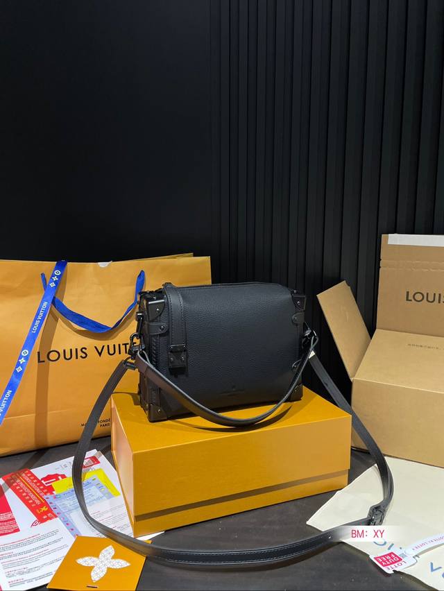 Paired with Folding Gift Box Lv Show Style Side Trunk Box Gu Ailing Same Style Lightweight, Fashionable, and Easy to Use Color Matching Classic and Black Cowboy Cool Size: 23 * 17