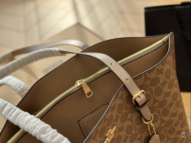 Coach Coach Mollie tote bag, large vegetable basket, no age limit! Size 33 * 27cm 25 * 21cm: