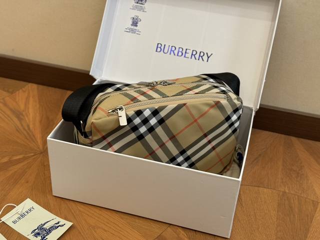 Box size: 26 * 18cm Burberry new camera bag latest fabric plaid! Daily trendy dressing, fashionable dressing, no problem at all! Both men and women can take responsibility for their appearance