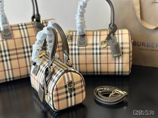 Burberry pillow bag can be carried by hand or slung over, with dimensions of 30cm, 25cm, and 18cm. There are no age restrictions