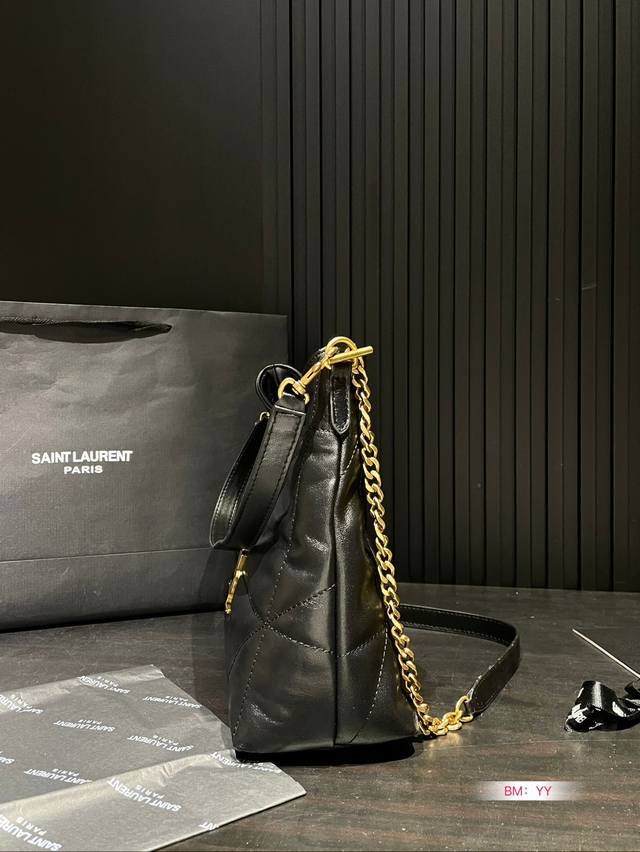 Saint Laurent Ysl tote bag Versatile, classic, and exquisite, this truly super invincible, super cute, and fairy like bag is a daily must-have for young ladies. Size: 23 * 28