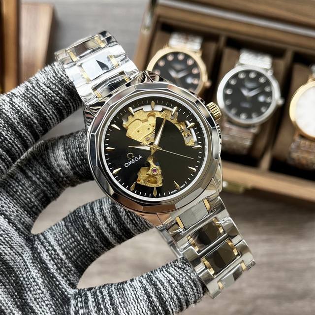 The new Omega features a simple and elegant 316L stainless steel case set in tungsten steel material, equipped with the latest imported 82S0 sapphire scratch resistant mirror and original butterfly buckle, creating a top-notch perfect watch. The size