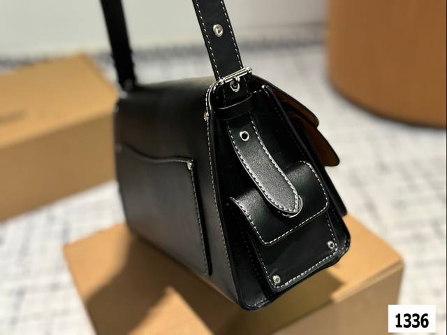 Coach Coach's new motorcycle bag with box, Cargo Soft Tabby, black motorcycle bag