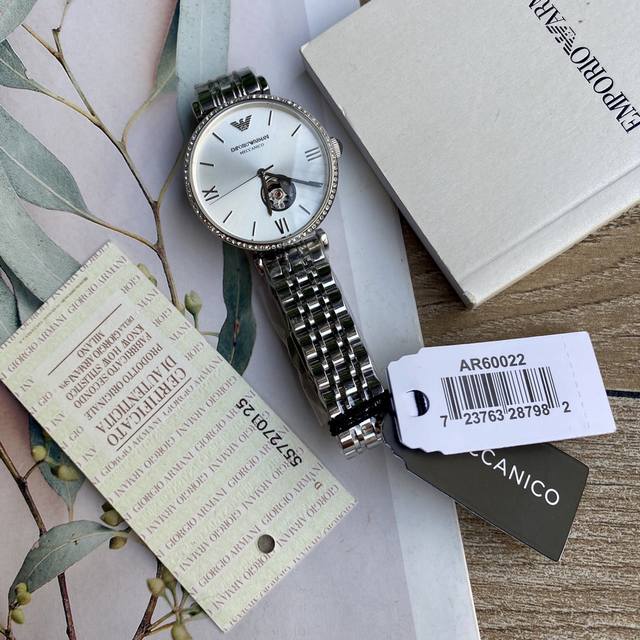 Armani mechanical women's watch has arrived!! Classic and minimalist Italian style, with a transparent heart on the exposed movement, 316 stainless steel strap, original mineral crystal mirror with 30 meter waterproof buckle, fully manual winding mec