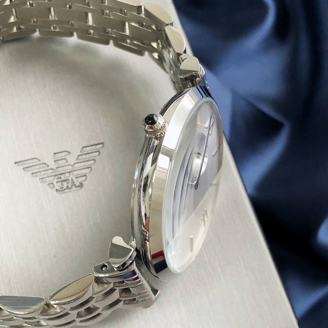 Good recommendation, Armani Versatile Steel Strap Men's Watch Model AR1819 Steel Strap Quartz Watch, dial diameter 43mm 316 stainless steel strap, white dial, stopwatch dial, mineral glass mirror. Butterfly Double Button, Design: