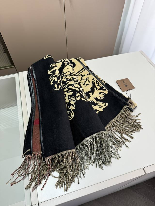 Burberry's popular women's scarf and shawl dual-use model with special craftsmanship and high-end research and development has been stunningly launched and loved by Bai Fumei. It is definitely worth buying a box gift bag