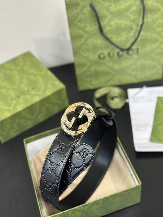 Comes with Gucci belt kit, high-end and elegant, low-key and luxurious, with connotation. It is a must-have item for successful people and is the first choice for personal use