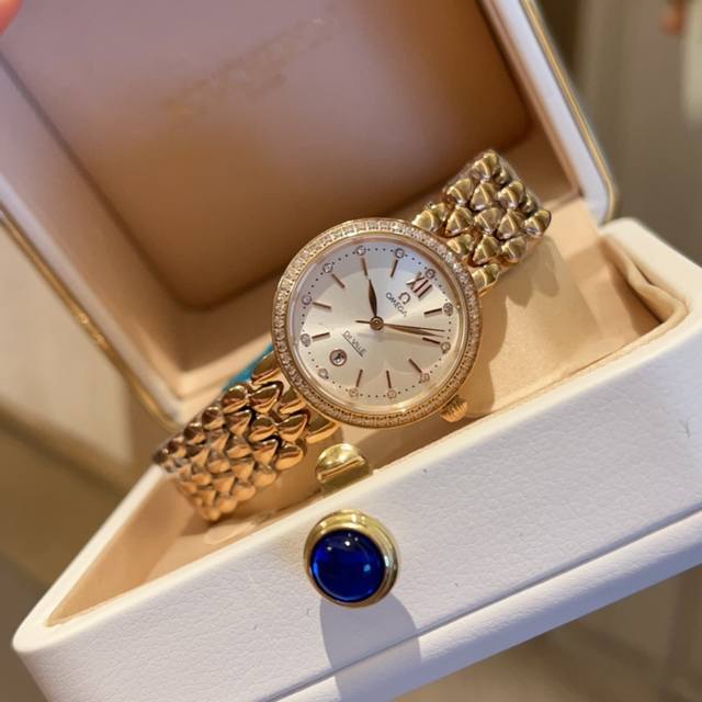 White steel Diamond 30 Omega Fashion Women's Quartz Watch, a goddess like watch with a super stylish design concept, imported quartz movement, top-level coated glass mirror, size 28Mm, actual shooting quality such as: