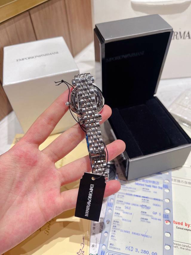 Original Armani 316L stainless steel watch mirror: reinforced mineral glass strap: 316L diameter size: 32mm * pearl mother of pearl perfectly blends and shines on the wrist, creating an elegant image for women with pure, simple and elegant temperamen