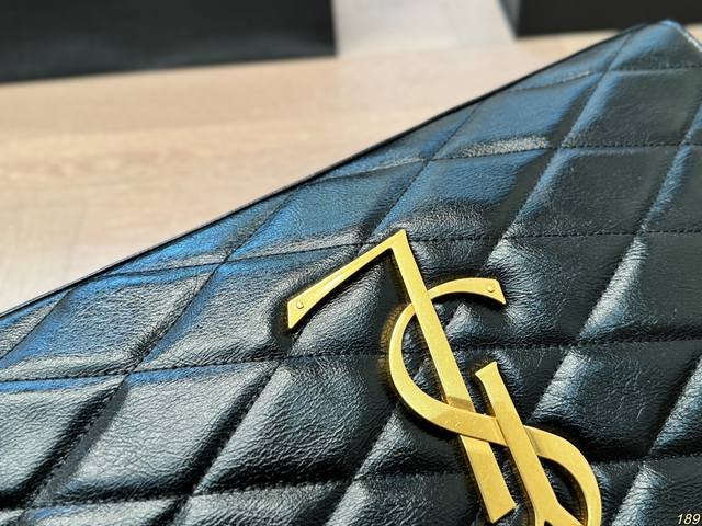 Saint Laurent YSL handbag tote bag is lazy, casual and easy to carry, full of surprises on the upper body. A size 40 28