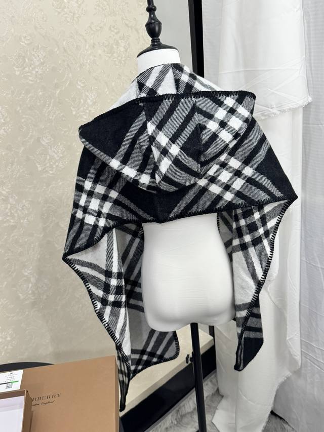 New scarf, Burberry. Original beautiful item, classic explosive item, returns to the forefront. Burberry's new imported Nepalese cashmere top embroidery scarf is definitely a screaming quality fashion brand's top design A must-have high-end boutique