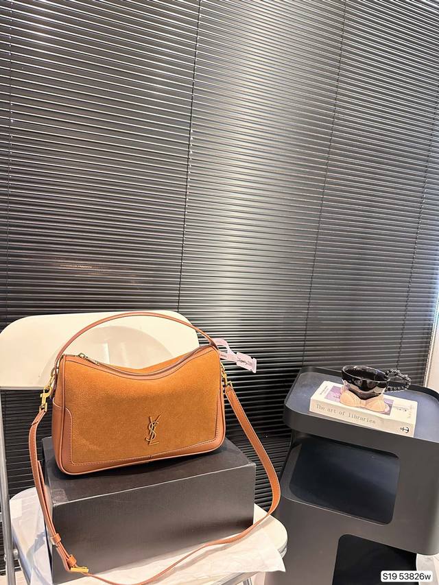 The design of the hammock with a folding box is so beautiful that it is recommended to everyone. The Camera Meal Bag_ Saint Laurent Lunch Box Bag is a spacious shoulder bag with a leather base and soft body