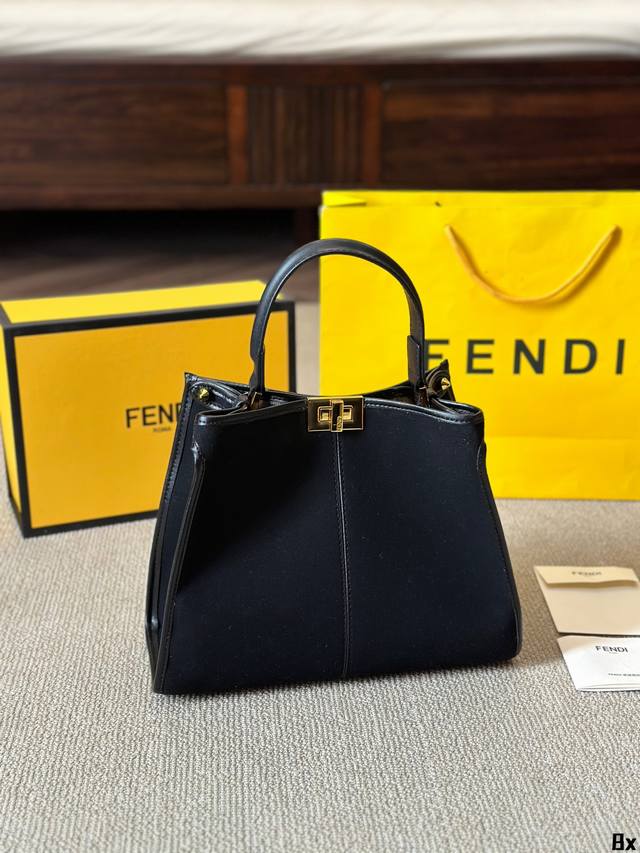 The explosion of cowhide version hits Fendi X-Lite Peekaboo series handbags. The all-new Peekaboo X-Iite handbag series, born on the 10th anniversary! Abandoning the classic horizontal: