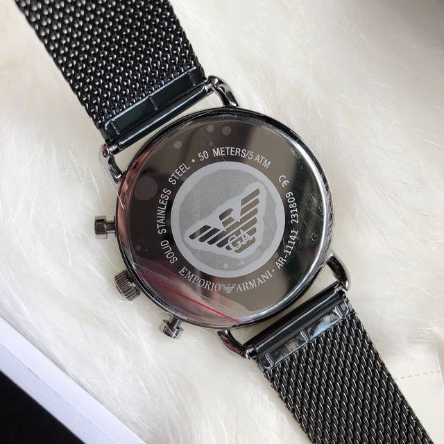 Original Armani 148000 Official Website Model: AR11141 Case: 316L Stainless Steel Mirror: Reinforced Mineral Glass Strap: Stainless Steel Mesh Buckle: Concealed Buckle Size: 43mm * 11: