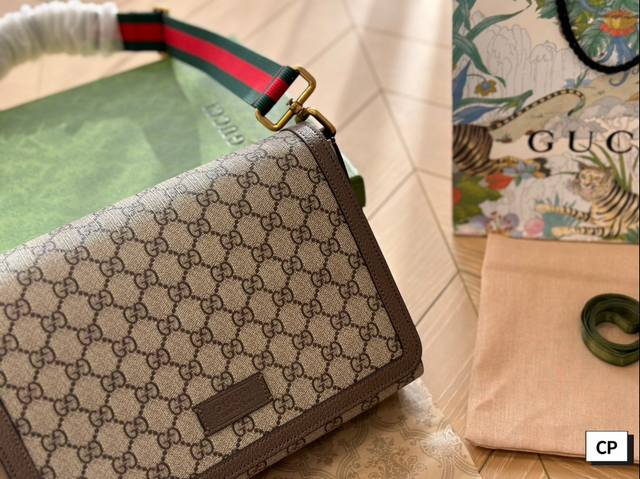 Folding Box Gucci New Postman Bag Retro Trendy Men's and Women's Essential Item Large Capacity 27 * 20cm