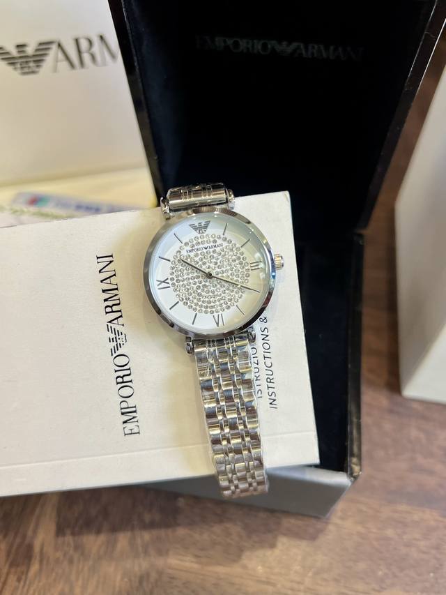 FFFH Picture Same Packaging 25 Armani Starry Sky Arrives Armani Case: 316L Stainless Steel Mirror: Reinforced Mineral Glass Strap: 316L Stainless Steel Buckle: Double Button Size: 33mm Wrapping