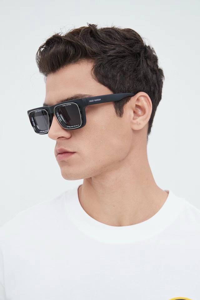 Louis Vuitton New Sunglasses, Model: Z2442U, Size: 50 Port 24-145