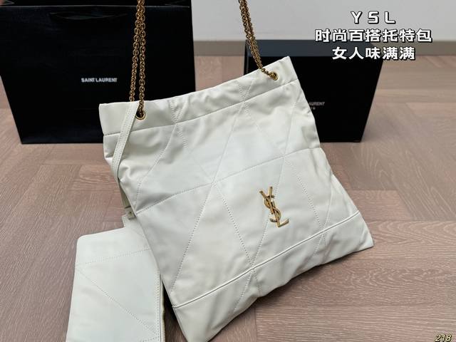 Saint Laurent ysl Tote bag hidden Rocket appears! I am particularly satisfied with the commuting bag and have been tempted ten thousand times!! Super Super Super Rocket's commuting bag texture is really wow highly recommended!!! Size 36 36