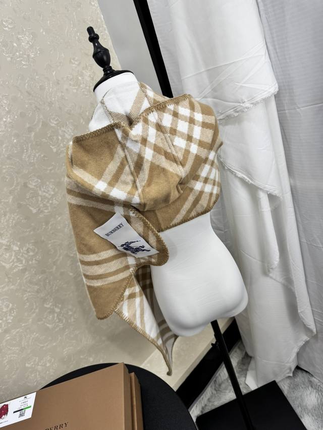 New scarf, Burberry. Original beautiful item, classic explosive item, returns to the forefront. Burberry's new imported Nepalese cashmere top embroidery scarf is definitely a screaming quality fashion brand's top design Essential high-end products fo