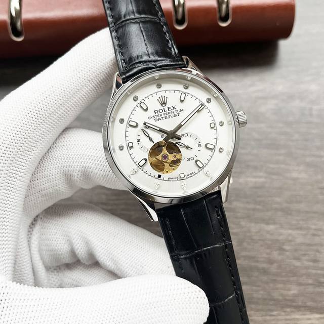 The new Rolex boutique men's watch features a multifunctional design, noble and elegant style, gentlemanly demeanor, excellent quality, and is selling well throughout the city. Featuring an 82S7 movement, a top of the line 316 stainless steel case an