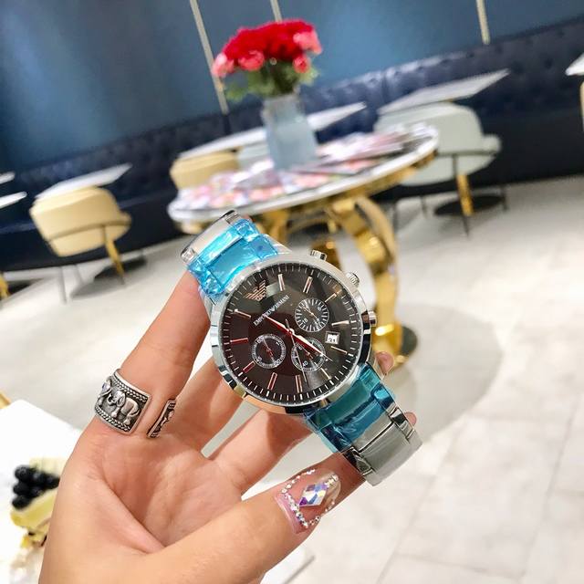 The details of the Armani Renato series can be seen in the quality, fashion, men's watch, noble steel prince, deep and elegant black large dial, three eye multifunctional business quartz watch, dial diameter 43Mm, dial thickness 11Mm, exported to the