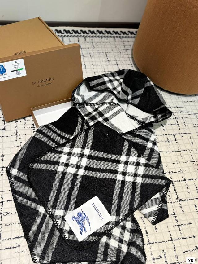 Gift box packaging Burberry scarf Hi! The cold winter has arrived, it's time to add a bright color to your outfit! This scarf is simply magical, not only can it keep you warm, but it can also immediately make you the center of fashion! Match with jac