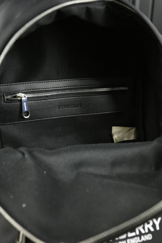 Boxless Burberry Backpack Backpack, Men's Econyl Backpack, unisex Backpack, Classic Matching Craftsmanship Material, Casual Versatile Backpack, Exquisite Inlaying Fine Craftsmanship, Actual Shooting Fabric Size: 29.5 ×