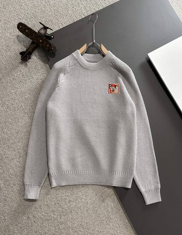 The next day, the latest round neck sweaters for autumn and winter on Burberry's 2024 official website will be shipped, and they will be on sale at the counter simultaneously! Specially supplied wool blended fabric Comfortable to feel It can directly