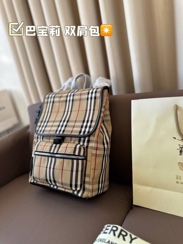 Burberry backpack classic fabric feels super nice, steady and generous! You won't choose the wrong one! Size 23 * 33