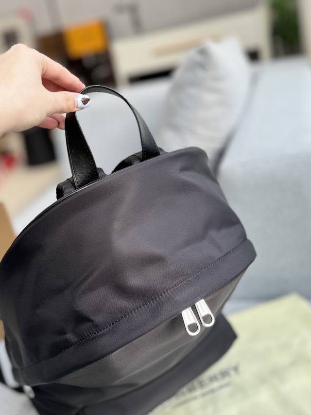Boxless Size: 29.5 × 43 Burberry Canvas Backpack Backpack Latest Edition Backpack This fashionable functional backpack is the most suitable for urban active people. It combines sports bag shape with detail elements and looks great on the back