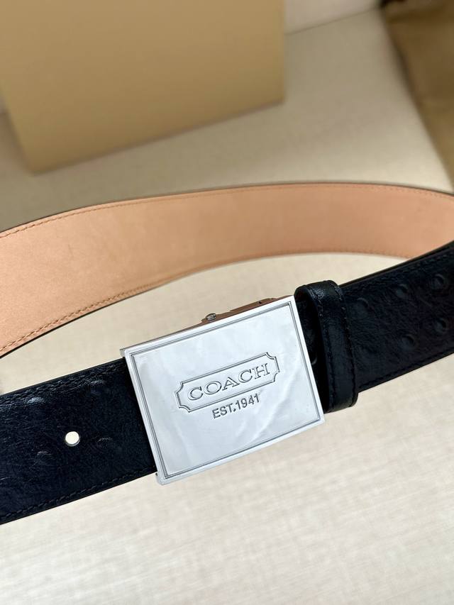 As a well-known fashion brand, Coach with a width of 3.5cm often cleverly integrates its brand logo into the design of the belt, such as printing the brand's initials, patterns, etc. on the buckle or belt, which not only highlights the brand's identi