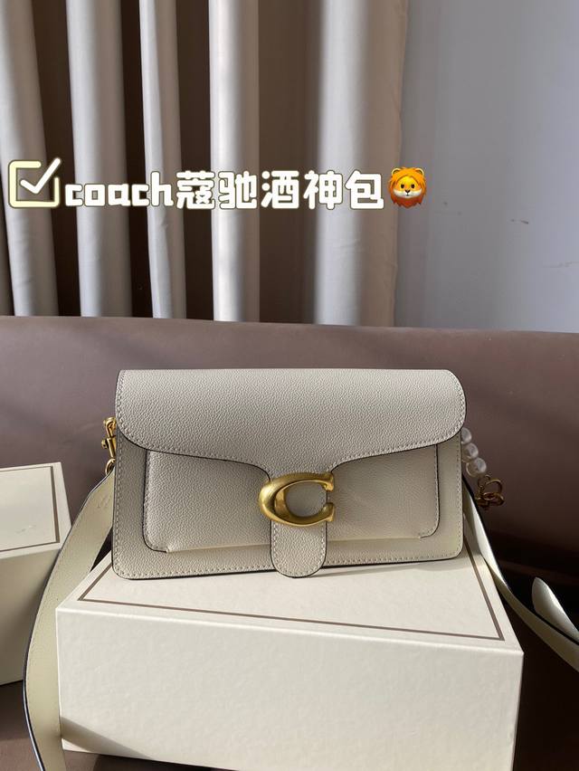 The color matching of Coach Coach's Wine God Bag this time is simply a fairy color scheme! High in appearance and versatile, suitable for both handheld and crossbody use, this is the Coach Wine God! Cute and able to pretend! Handheld crossbody looks