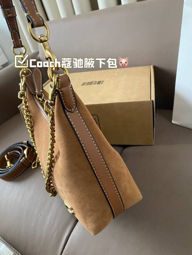 Paired with the new Kouchi underarm bag, the spicy girl style is also too cool. The new product is so beautiful. The new bag has a good shape for carrying~It's really cool. Family size: 25 15: