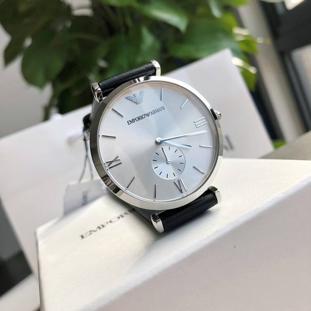 Counter packaging, recommended Armani model: Ar1674 Case: 316L stainless steel Mirror: Mineral reinforced glass Strap: Imported cowhide Buckle: Needle Buckle Size: 40 * 10mm Simple to Classic: