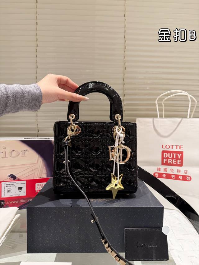 Original mirror with folding gift box airplane box size: 20cm high-end version Upgrading the shipment of Dior Concubine patent leather adds even more points