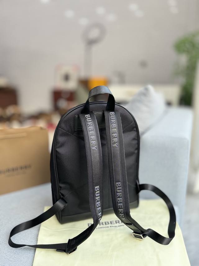Boxless Size: 29.5 × 43 Burberry Canvas Backpack Backpack Latest Edition Backpack This fashionable functional backpack is the most suitable for urban active people. It combines sports bag shape with detail elements and looks great on the back