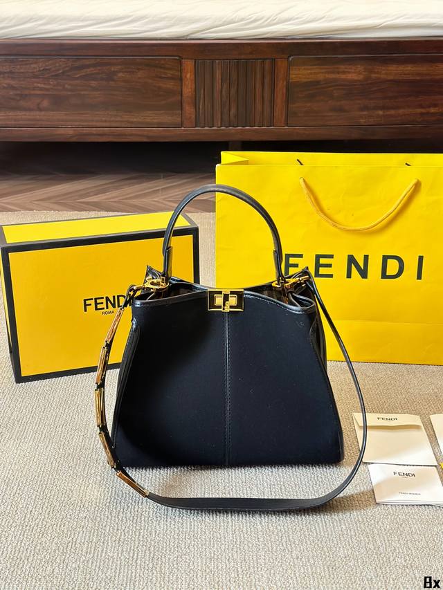 The explosion of cowhide version hits Fendi X-Lite Peekaboo series handbags. The all-new Peekaboo X-Iite handbag series, born on the 10th anniversary! Abandoning the classic horizontal: