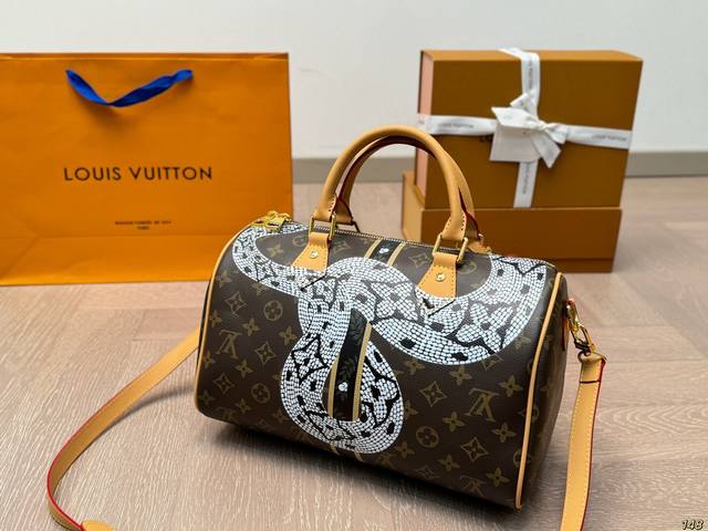 Lvspeedoy custom graffiti pillow bag with unique artistic atmosphere, high aesthetic value, must enter size 30 19: