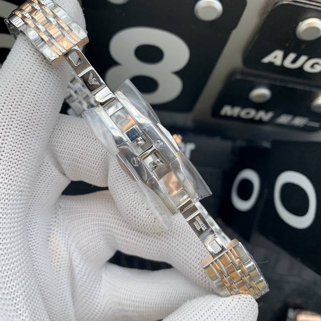The original Armani Starry Sky women's watch model ar1926 features a gold and Ar1925 silver dial with a diameter of 32mm and a 316 stainless steel strap. Armani Starry Sky's diamonds are made of imported Swarovski crystal diamonds, including regular